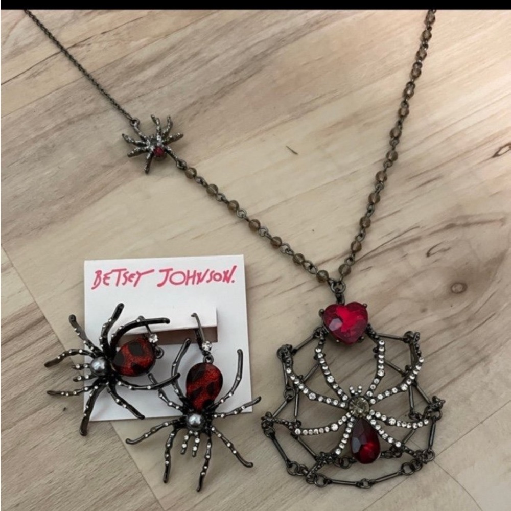 Betsey Johnson Halloween Gunmetal Red Spider Pendant Necklace/Matching Earrings